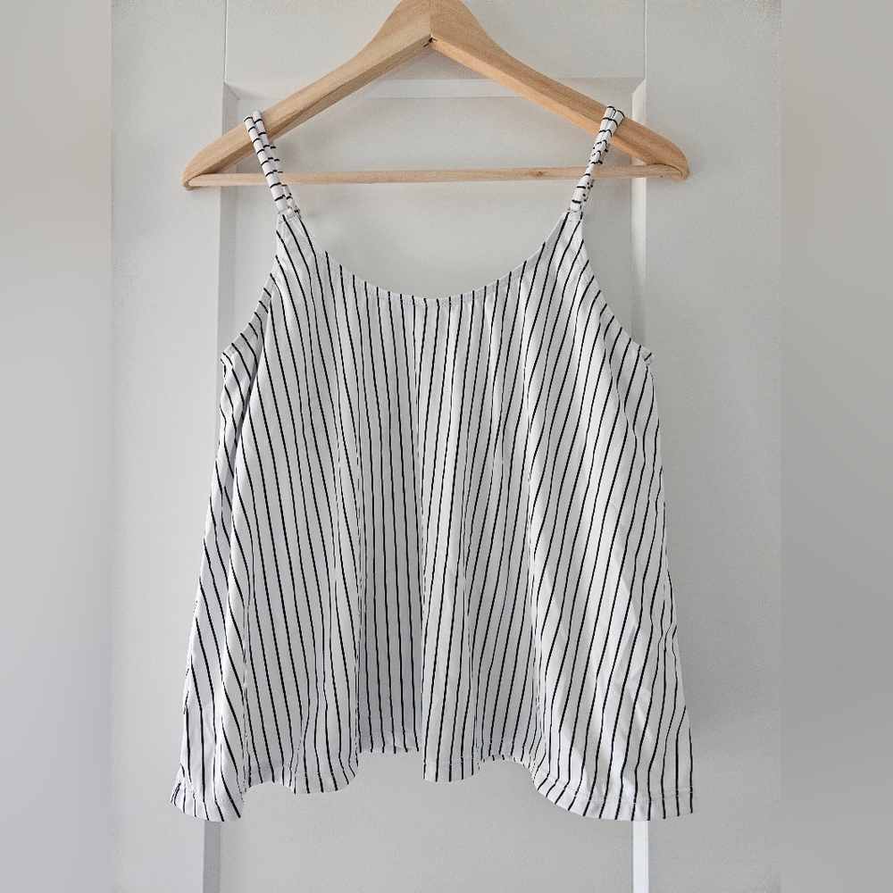 Chic Striped Sleeveless Top
